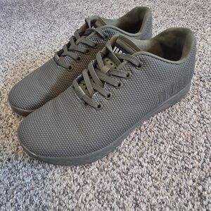 NOBULL Army Gum Trainer Great condition. Size 8m